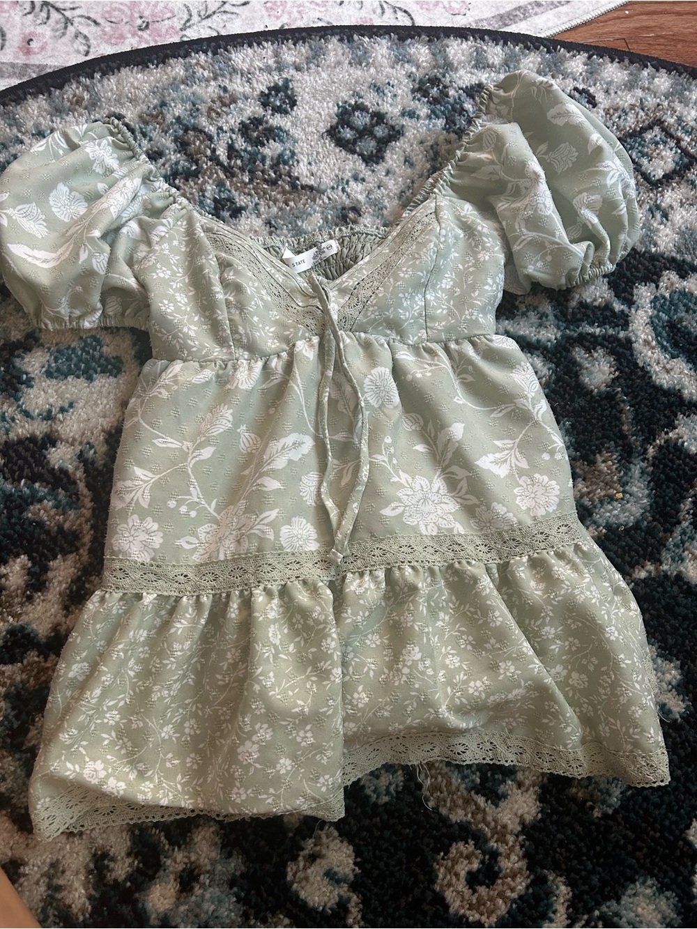 STATE Sage Green Floral Puff-Sleeve Dress